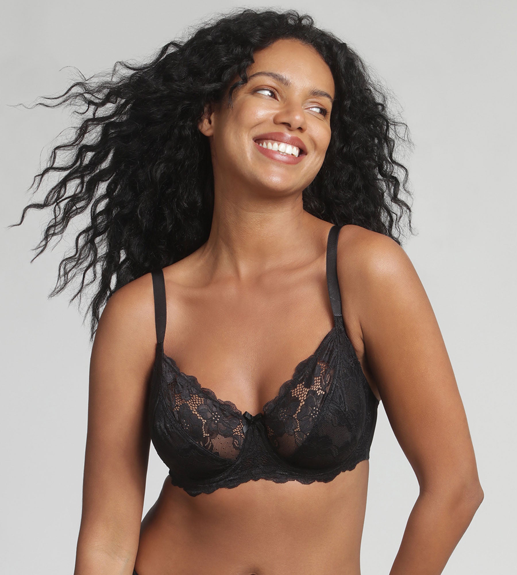 Playtex® Reggiseno balconcino con ferretto nero Essential Elegance