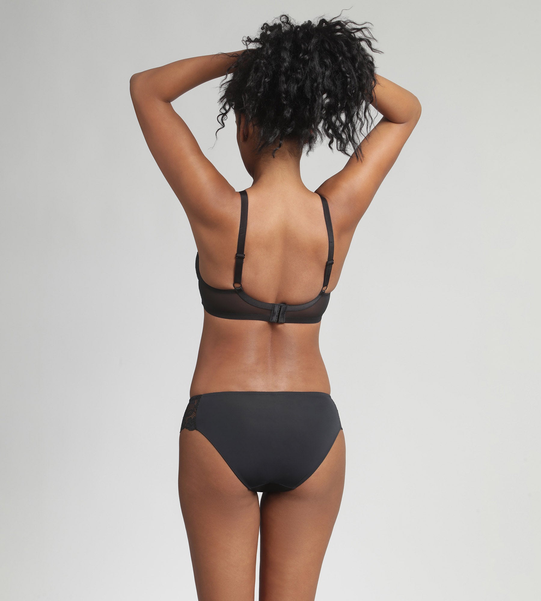 Playtex® Reggiseno balconcino con ferretto nero Essential Elegance