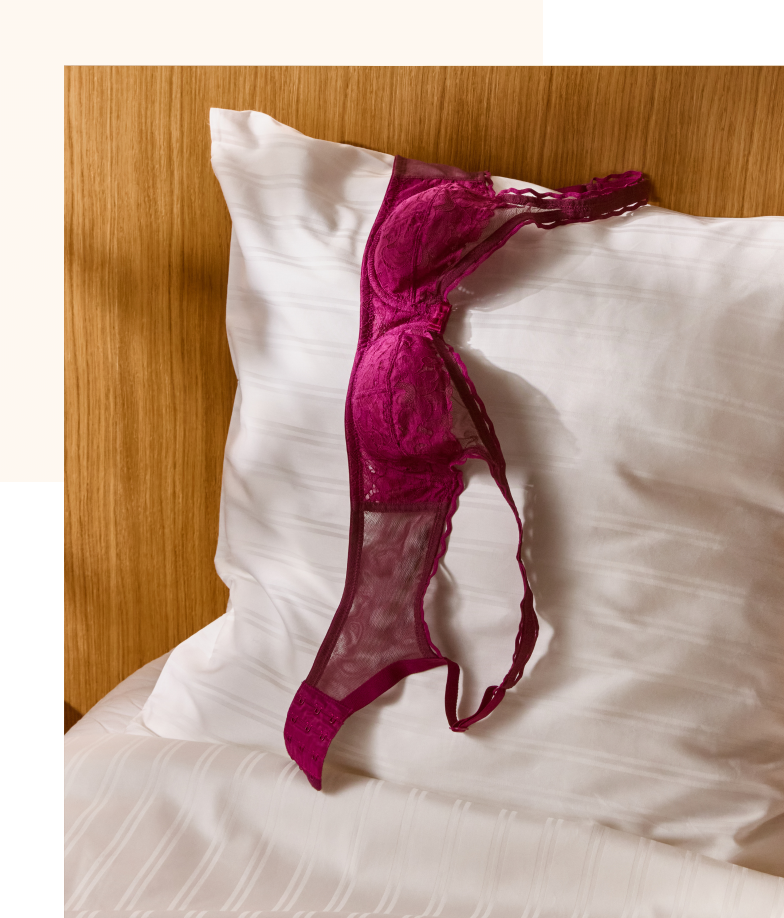 « Una versione ultra-femminile dell'iconico Criss Cross »